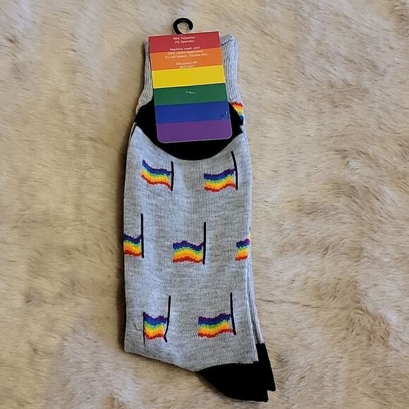 MEN'S DAVCO GRAY RAINBOW FLAGS CREW SOCKS, NEW! - Picture 3 of 4